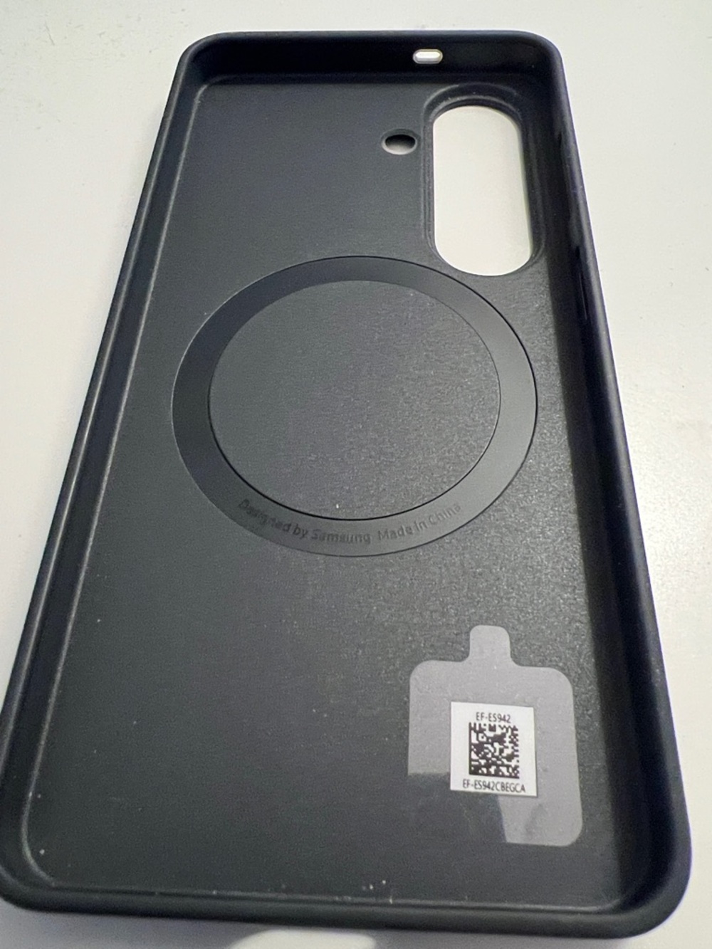Samsung Galaxy S26 Matte‎ Black Silicone Magnet Case - Picture 4 of 4